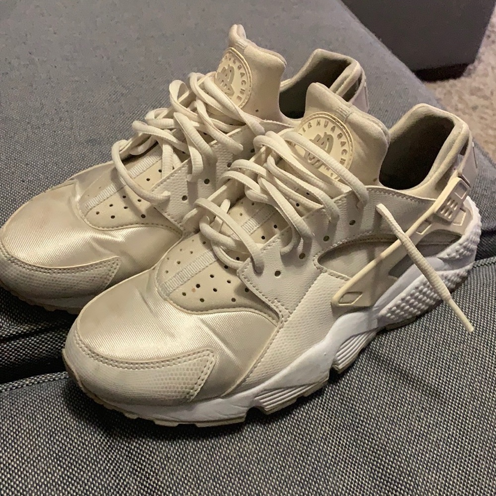 Nike air Huarache size 9.5 woman 8 in men